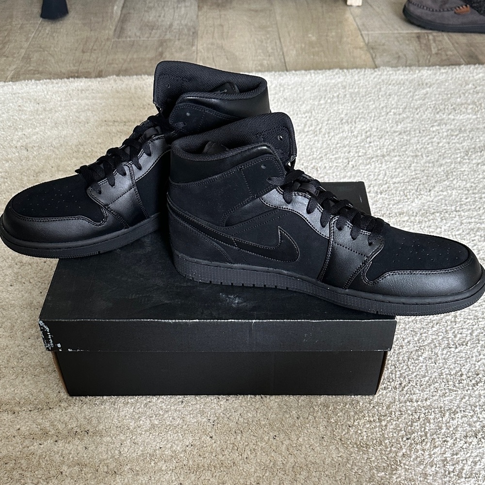 Nike Air Jordan - Picture 3 of 5